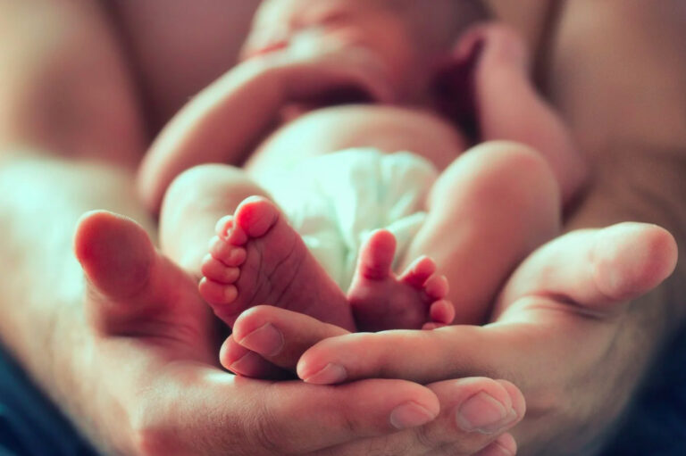 baby-family-mother